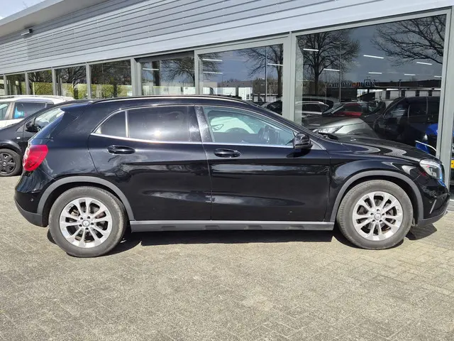 Mercedes-Benz GLA 200 Prestige 2017 Benzine 6