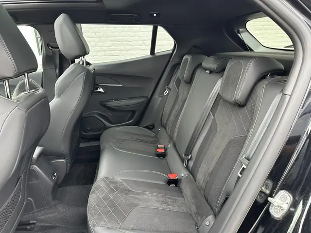 Peugeot e-2008 EV GT Pack 136 PK 2022 Elektrisch 31