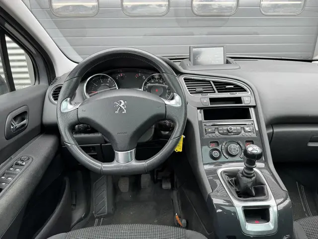 Peugeot 5008 1.2 PureTech Style 7p. 2015 Benzine 21