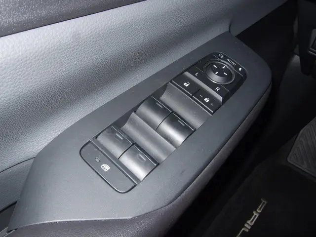 Toyota Prius 2.0 Plug-in Executive 2024 Hybride Benzine 15