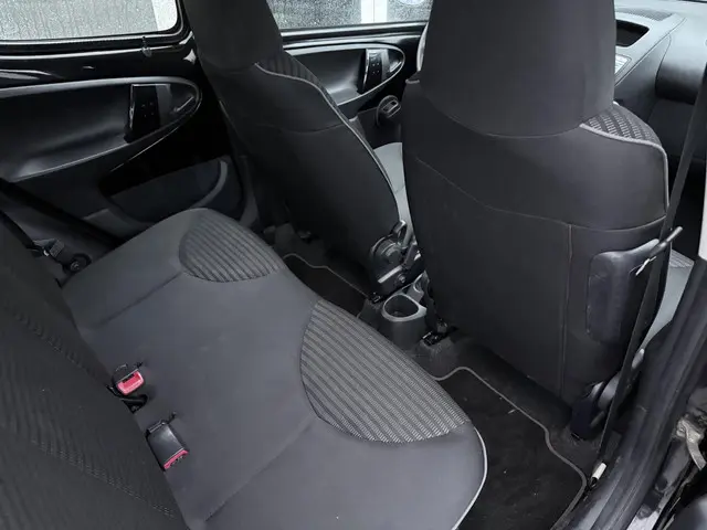 Peugeot 107 1.0 Sportium 2013 Benzine 18