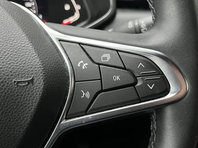 Renault Clio 1.0 TCe Intens 2020 Benzine 24