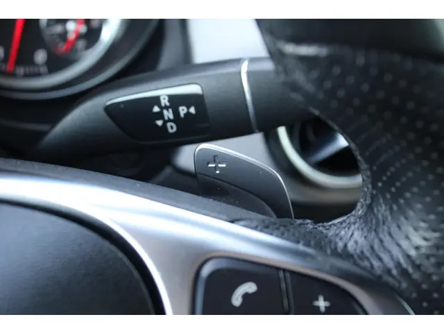 Mercedes-Benz GLA 180 Business 2018 Benzine 25