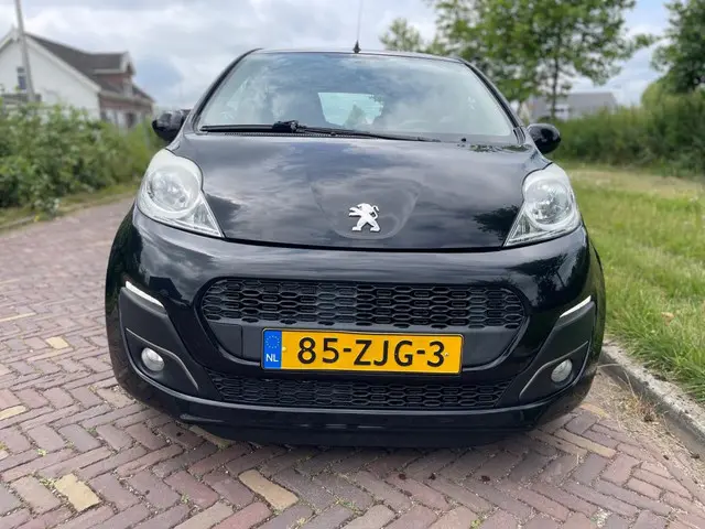 Peugeot 107 1.0 Active-Airco-1e eigenaar 2012 Benzine 2