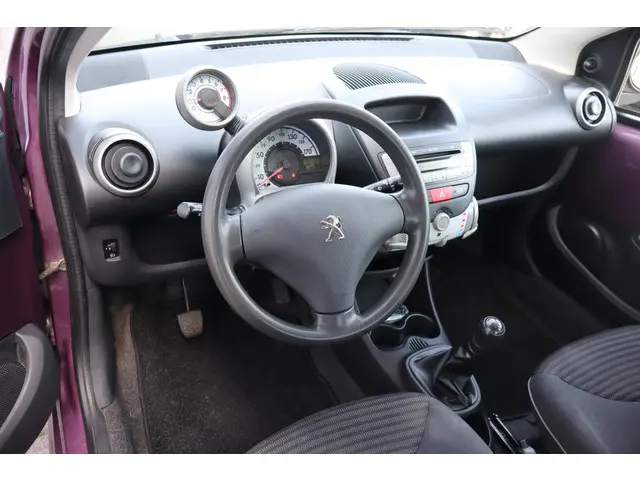 Peugeot 107 1.0 Active 2012 Benzine