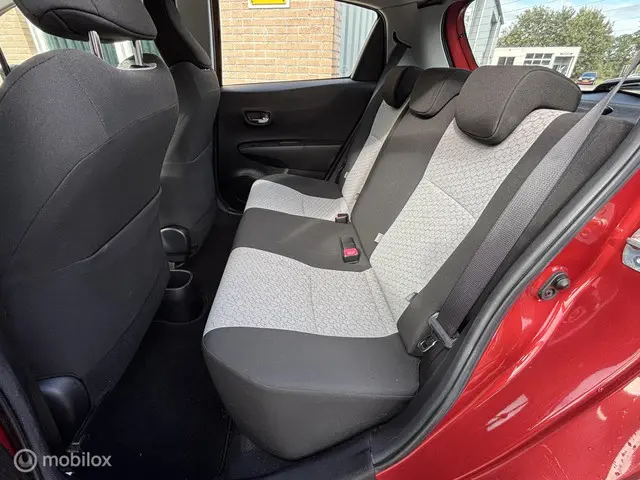 Toyota Yaris 1.3 VVT-i Dynamic / Garantie ! 2012 Benzine 10