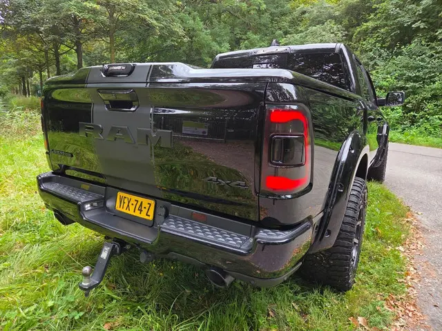 Dodge Ram 1500 5.7 V8 4x4 Crew Cab Laramie 2020 LPG/Gas 6