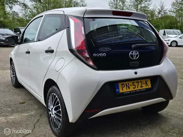 Toyota Aygo 1.0 VVT-i x, airco, 5drs 2017 Benzine 13