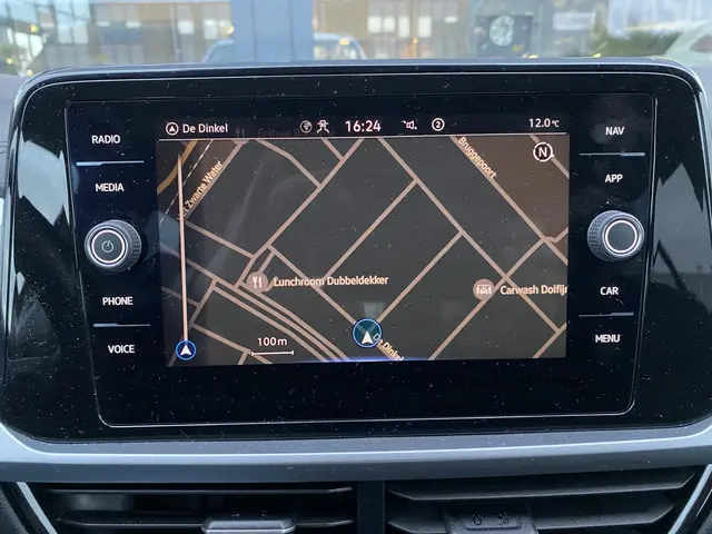 Volkswagen T-Roc 1.5 TSI Life Business 2022 Benzine 24