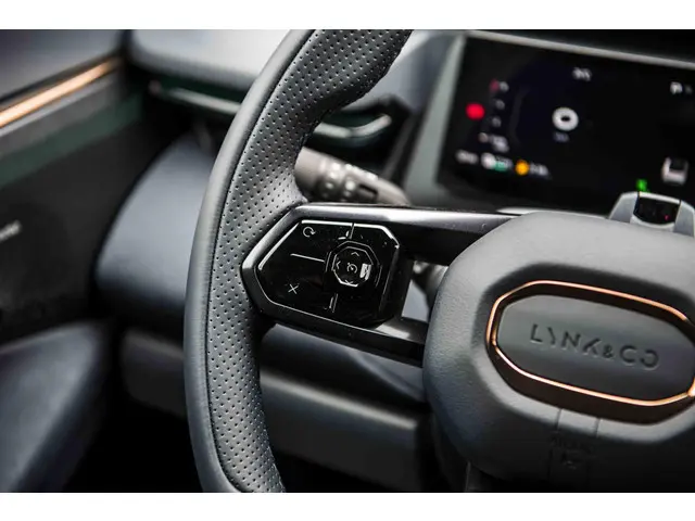 Lynk & Co 08 1.5 More 2025 Hybride Benzine 14