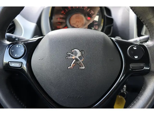 Peugeot 108 1.0 VTi Active org.NL 2015 Benzine 19