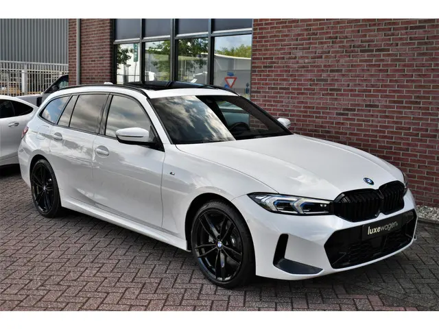 BMW 3 Serie Touring 330e M-Sport 2023 Hybride Benzine 71