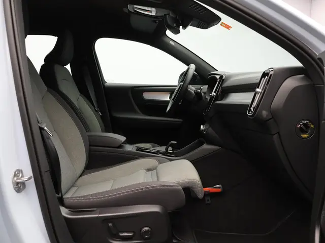 Volvo XC40 2.0 B4 Plus Dark 2025 Benzine 10