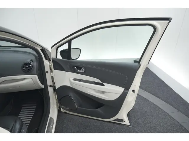 Renault Captur TCe 120 EDC Initiale Paris 2017 Benzine 66