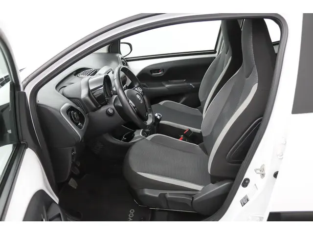 Toyota Aygo 1.0 VVT-i x-play 2022 Benzine 17