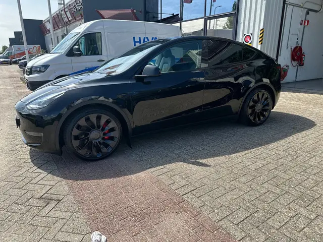 Tesla Model Y Performance AWD 75 kWh 2022 Elektrisch 5