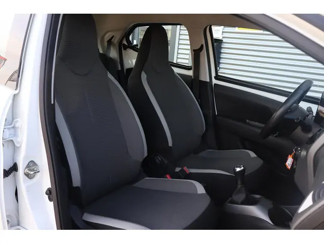 Toyota Aygo 1.0 VVT-i x-play 2021 Benzine 11