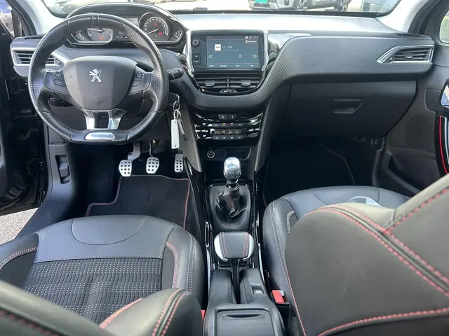 Peugeot 2008 1.2 PureTech GT-Line 2019 Benzine 19