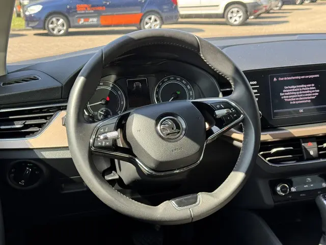 Škoda Kamiq 1.0 TSI DSG Style Black Pack 2023 Benzine 14