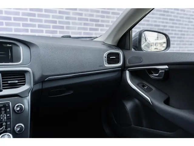 Volvo V40 T3 Momentum Automaat 2015 Benzine 36