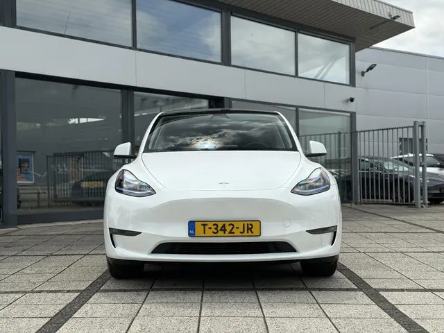 Tesla Model Y Long Range Dual AWD 2023 Elektrisch 8