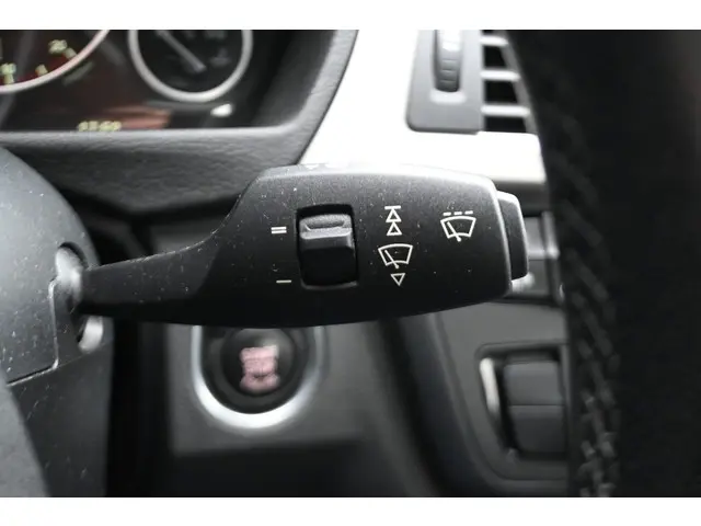 BMW 3 Serie 316i Business 2015 Benzine 39
