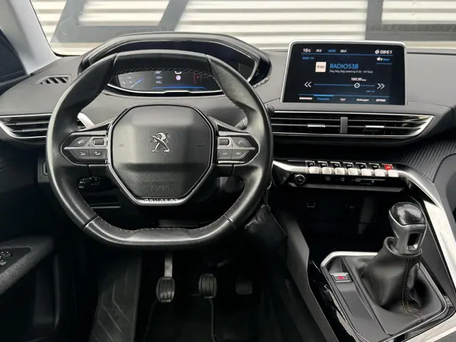 Peugeot 3008 1.2 PureTech Active 2017 Benzine 2