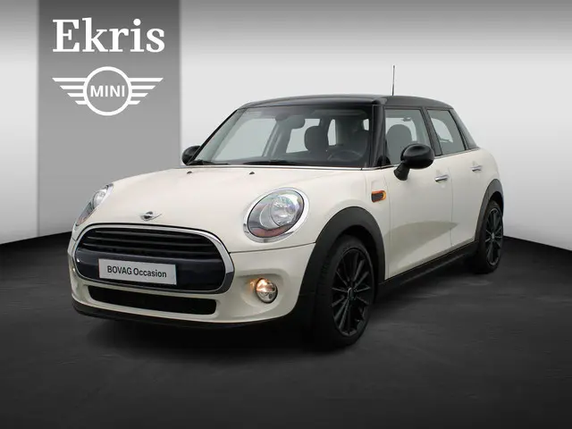 MINI 5-Deurs Cooper 2017 Benzine