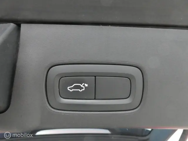 Volvo V90 2.0 T5 R-Design 2017 Benzine 24