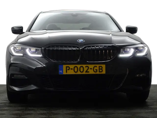 BMW 3 Serie 330e M Sport- 2022 Hybride Benzine 30