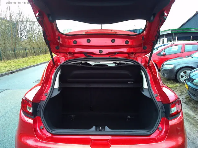 Renault Clio 0.9 TCe Expression (NAVI +Airco ) 2013 Benzine 10