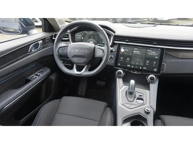 Lynk & Co 01 1.5 PHEV 2023 Hybride Benzine 8