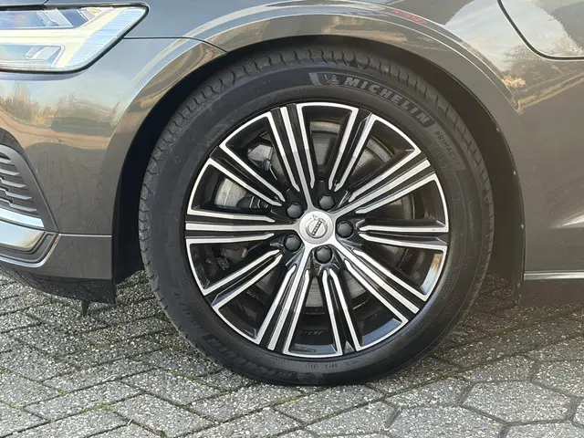 Volvo V60 2.0 B5 Inscription 2021 Hybride Benzine 12