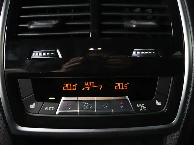 BMW XM 50e 2025 Hybride Benzine 30