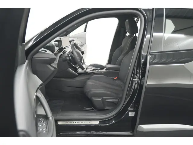 Peugeot 2008 PureTech 130 EAT8 GT 2025 Benzine 29