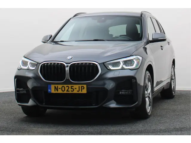 BMW X1 sDrive18i High Executive M Sport 2021 Benzine 22