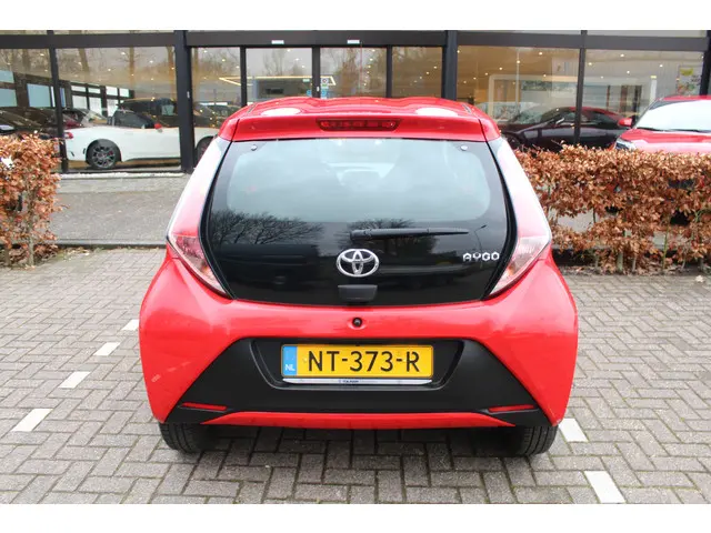 Toyota Aygo 1.0 VVT-i x-now 2017 Benzine 10