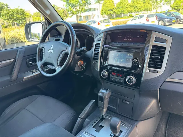 Mitsubishi Pajero 3.5 DI- Instyle 2016 Benzine 28