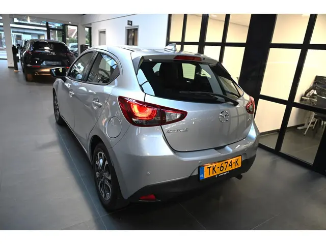 Mazda 2 3