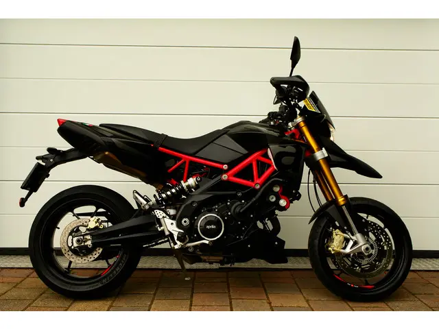 Aprilia Dorsoduro 900 SMV ABS Black Edition 2019 Benzine