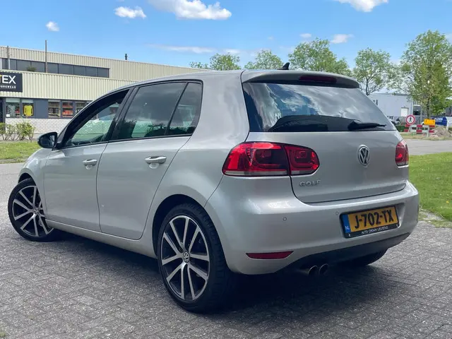 Volkswagen Golf 2