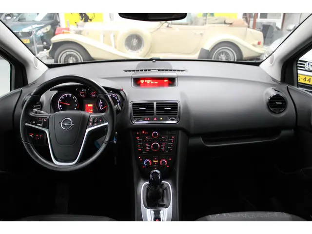 Opel Meriva 1.4 Berlin 2013 Benzine 8