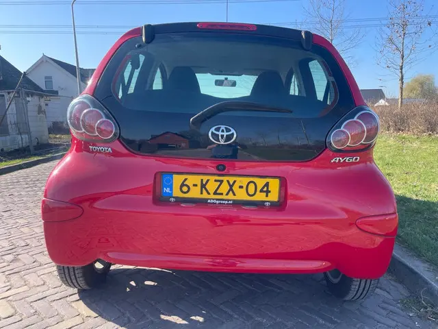 Toyota Aygo 1.0 VVT-i Comfort-Airco-NAP 2013 Benzine 6