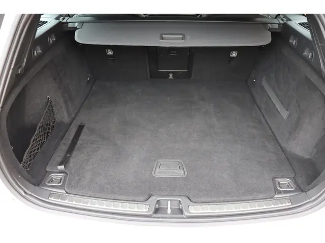 Volvo V60 2.0 T4 R-Design org. NL-auto 2019 Benzine 33