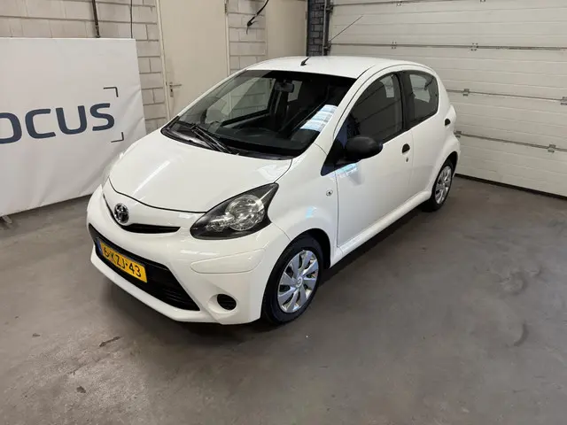 Toyota Aygo 1.0 VVT-i Now 2013 Benzine 4