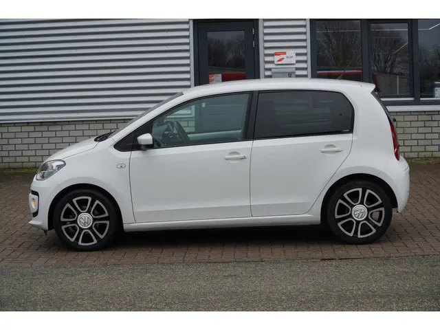 Volkswagen up! 1.0 high up! BlueMotion NAVI 2013 Benzine 20