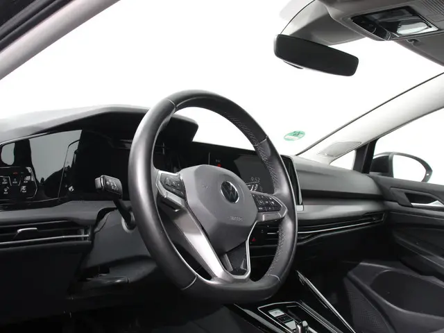 Volkswagen Golf 1.5 eTSI 150pk DSG Style 2023 Benzine 19