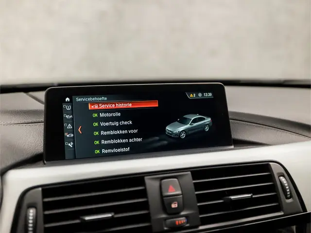 BMW 3 Serie 320i M Sport High Executive 2018 Benzine 27