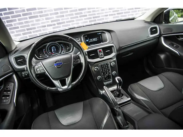 Volvo V40 1.6 T2 Momentum 2014 Benzine 11