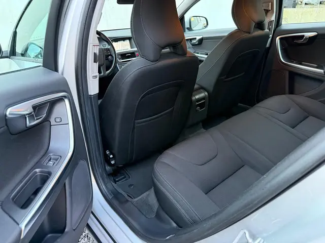 Volvo V60 1.6 D2 Kinetic | 2014 | Lage km stand | 2014 Diesel 10